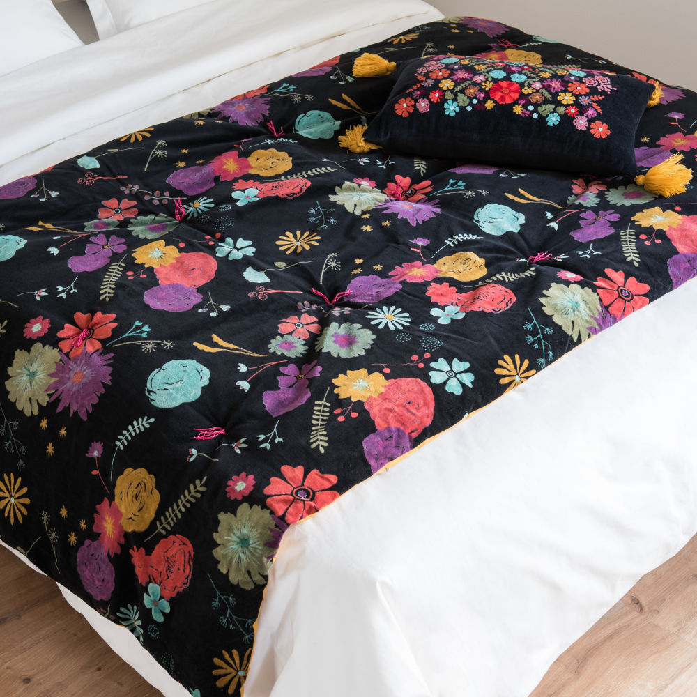 Boutis réversible en coton jaune moutarde et noir motif floral 100x200 (photo) Boutis réversible en coton jaune moutarde et noir motif floral 100x200