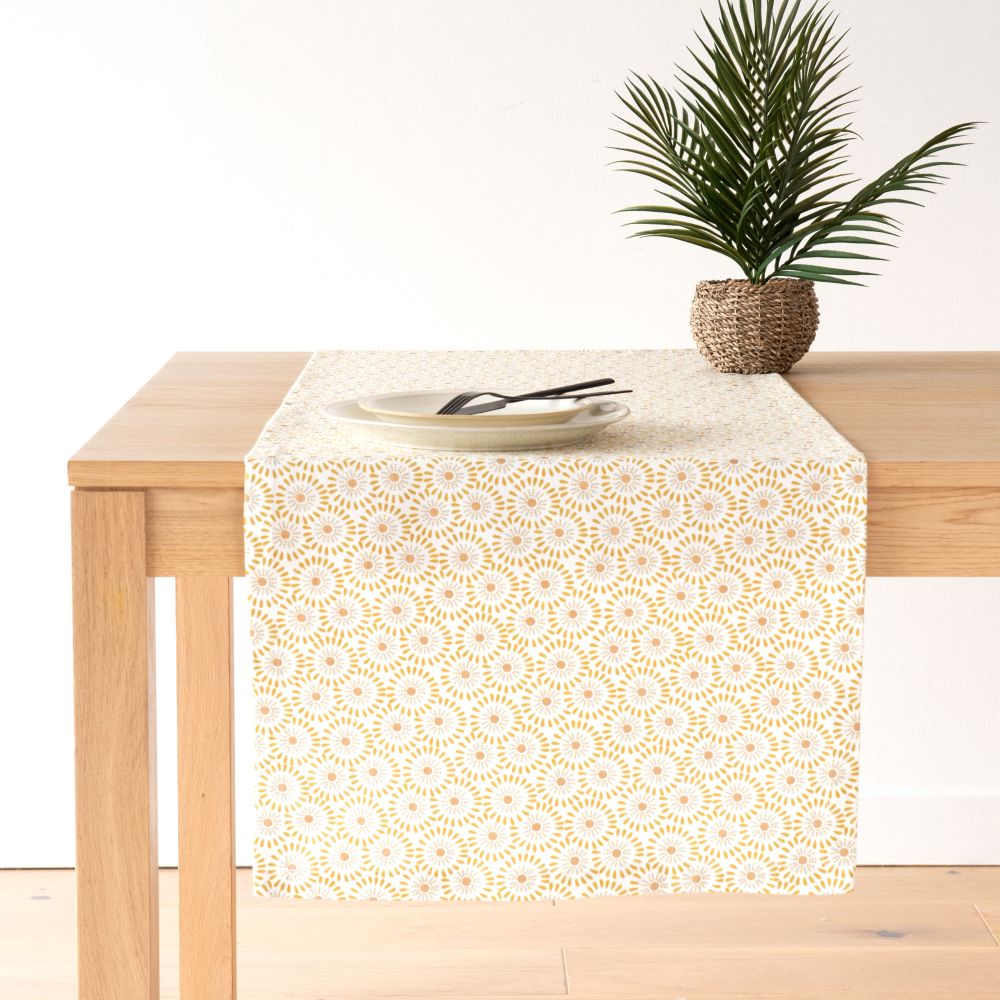 Chemin de table en coton bio imprimé floral jaune, blanc et doré 48x150 Chemin de table en coton bio imprimé floral jaune, blanc et doré 48x150