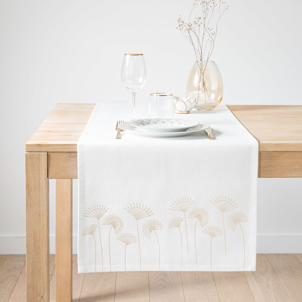 Chemin de table en coton blanc motifs palmiers dorés 48x150 Chemin de table en coton blanc motifs palmiers dorés 48x150