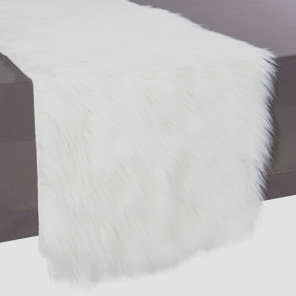Chemin de table imitation fourrure blanche Chemin de table imitation fourrure blanche