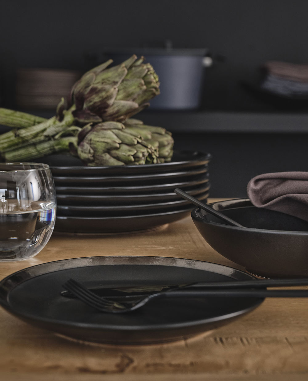 Coffret 24 couverts en inox noir (photo) Coffret 24 couverts en inox noir