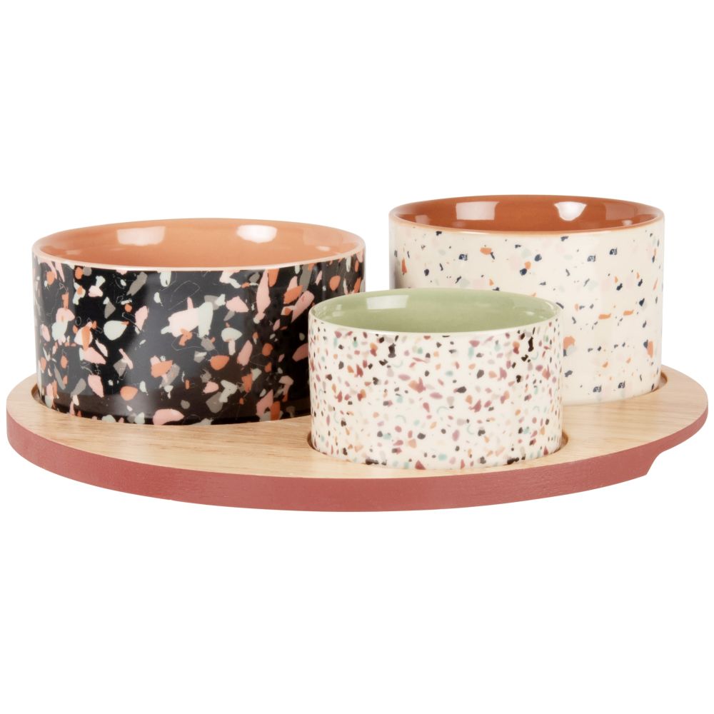 Coupelles apéritives en grès motifs graphiques multicolores (x4) et plateau en bambou Coupelles apéritives en grès motifs graphiques multicolores (x4) et plateau en bambou