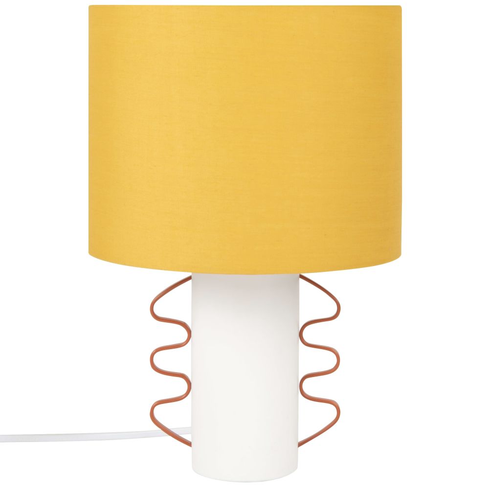 Lampe en céramique blanche avec fils rouges et abat-jour en coton jaune