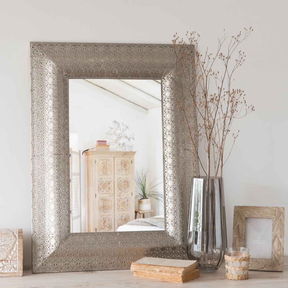 Miroir en métal à motifs 59x79 (photo) Miroir en métal à motifs 59x79