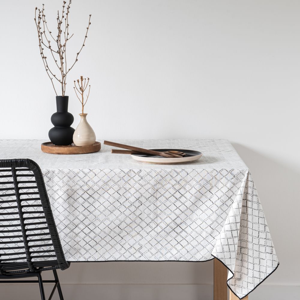Nappe en coton imprimé graphique blanc et noir 140x250 Nappe en coton imprimé graphique blanc et noir 140x250