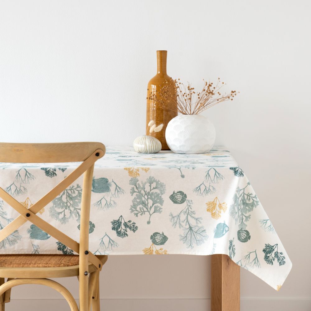 Nappe enduite en coton imprimé poisson écru, bleu et jaune 150x250 Nappe enduite en coton imprimé poisson écru, bleu et jaune 150x250