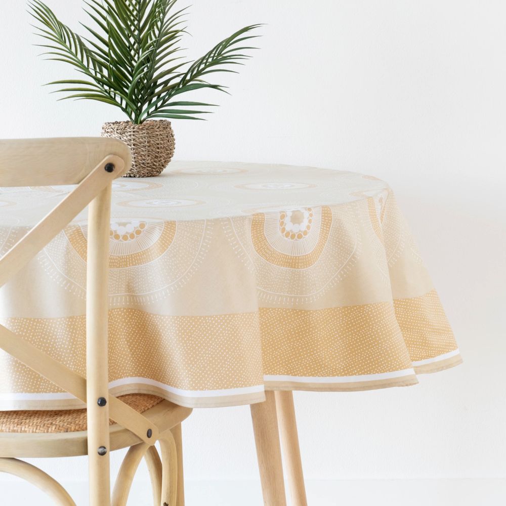 Nappe ronde en coton enduit imprimé floral et graphique jaune, beige et blanc D160