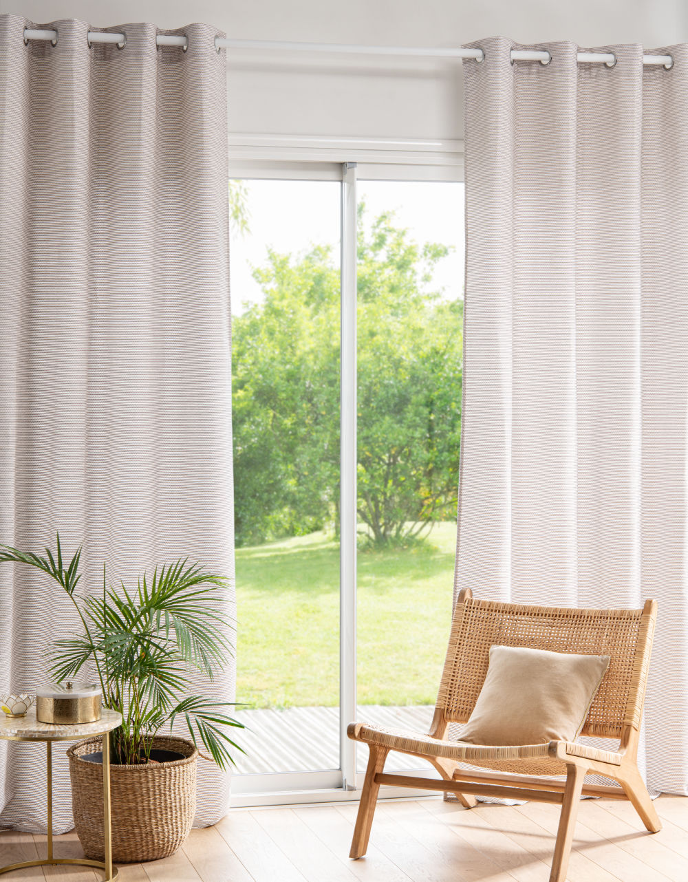 Rideau à œillets beige brodé à l'unité 140x250 (photo) Rideau à œillets beige brodé à l'unité 140x250