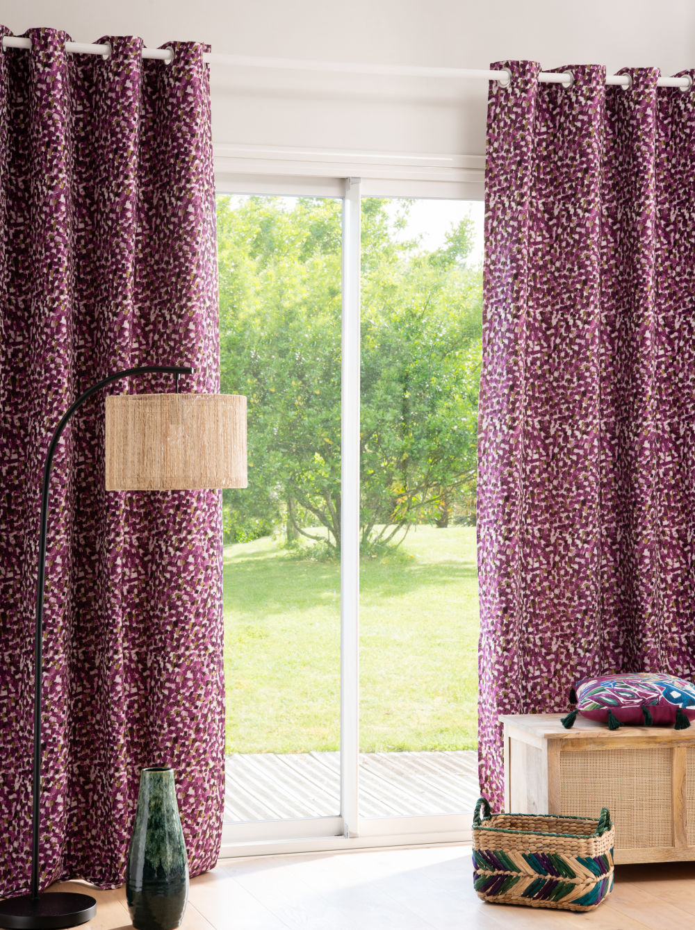 Rideau à œillets tissé jacquard fuchsia, violet et vert à l'unité 140x270 Rideau à œillets tissé jacquard fuchsia, violet et vert à l'unité 140x270