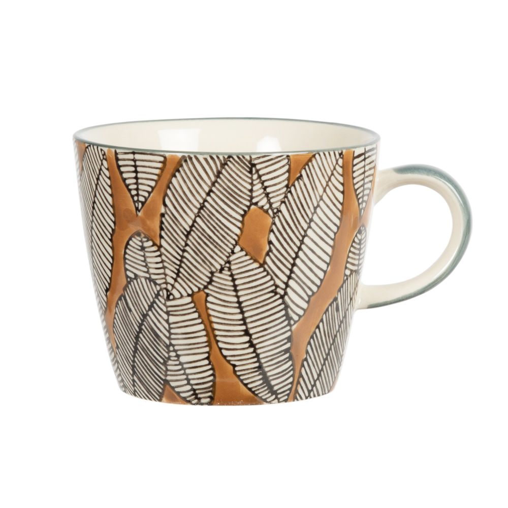 Tasse en faïence motif feuillage jaune moutarde, noir et blanc