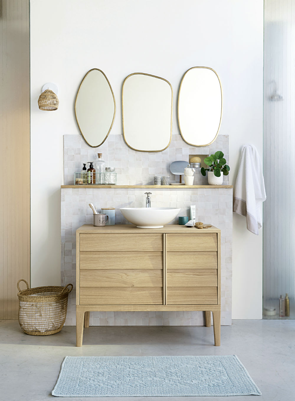 Miroir salle de bains : inspiration déco  Décoration salle de bain, Miroir  rond salle de bains, Miroir de salle de bain
