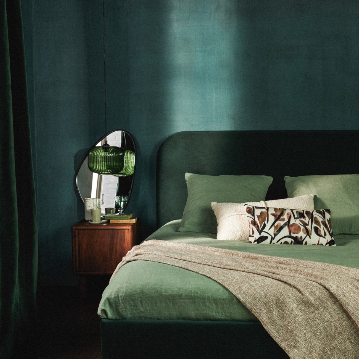 Dormitorio con tonos de color verde
