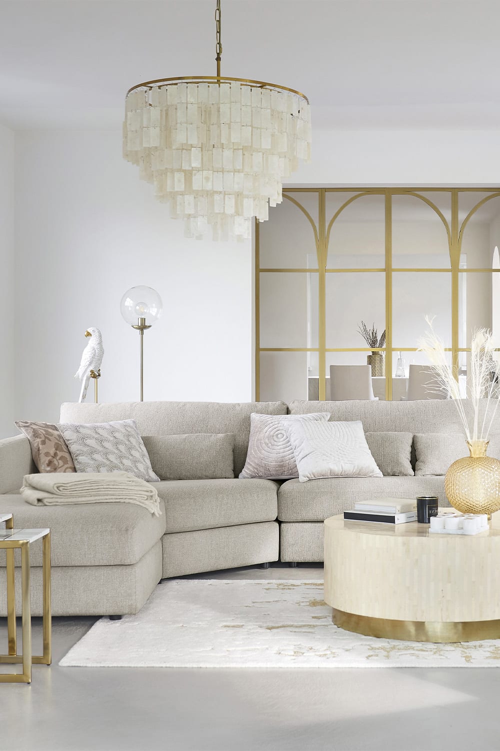 Quels coussins choisir pour décorer un canapé blanc ?