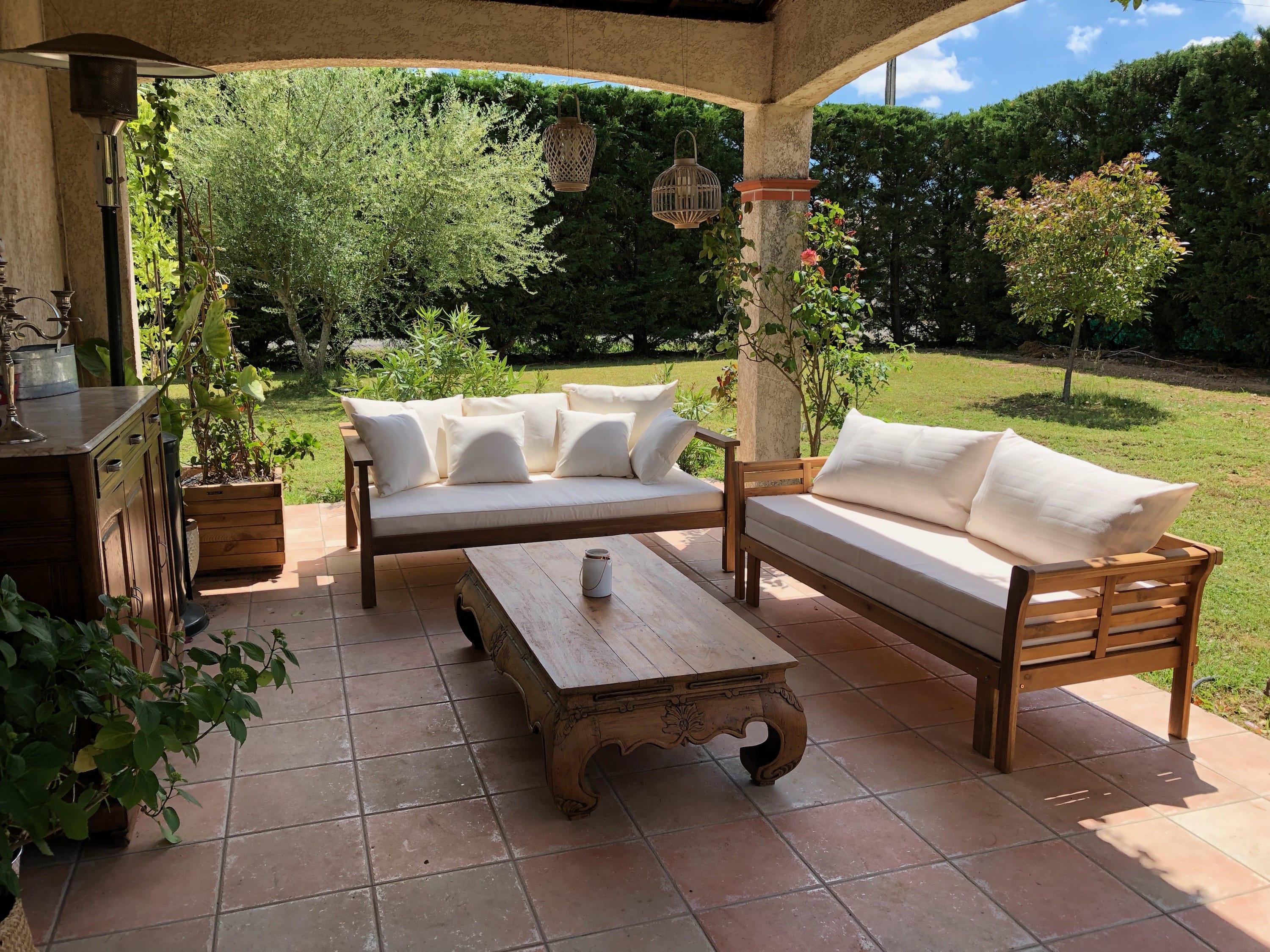 5 Instagrammable outdoor sofas | Maisons du Monde