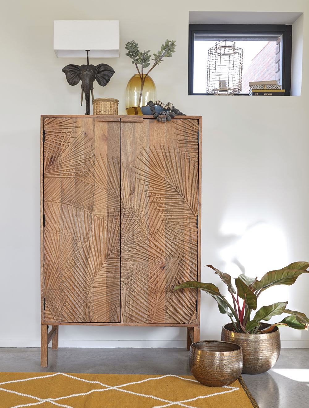 Kommode mit 2 Türen aus geschnitztem Mangoholz Tanzania | Maisons du Monde