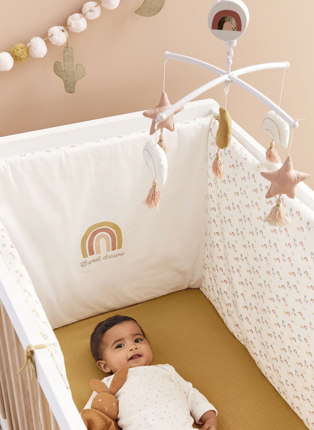 Tour De Lit Bebe En Coton Motifs Palmiers Et Arcs En Ciel Multicolores Malaga Maisons Du Monde