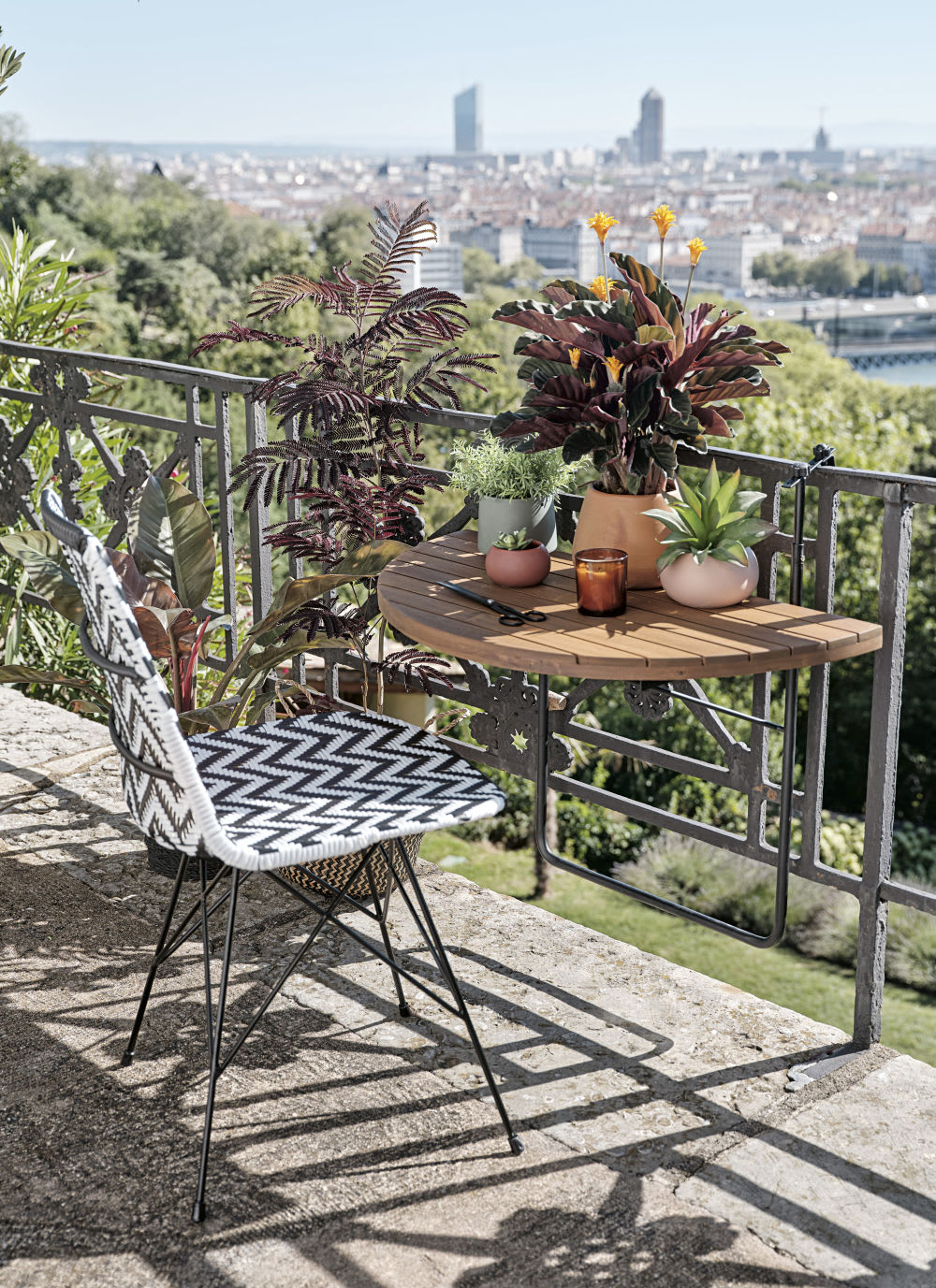 Table De Balcon Pliable En Acacia Massif Et Metal Noir L80 Calathea Maisons Du Monde