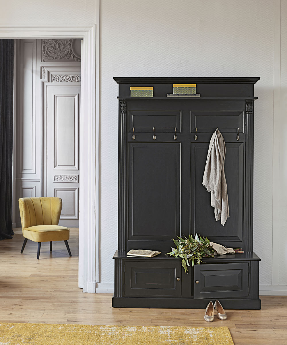 Fauteuil vintage en velours jaune pieds en bouleau noir | Maisons du Monde Fauteuil vintage en velours jaune pieds en bouleau noir | Maisons du Monde