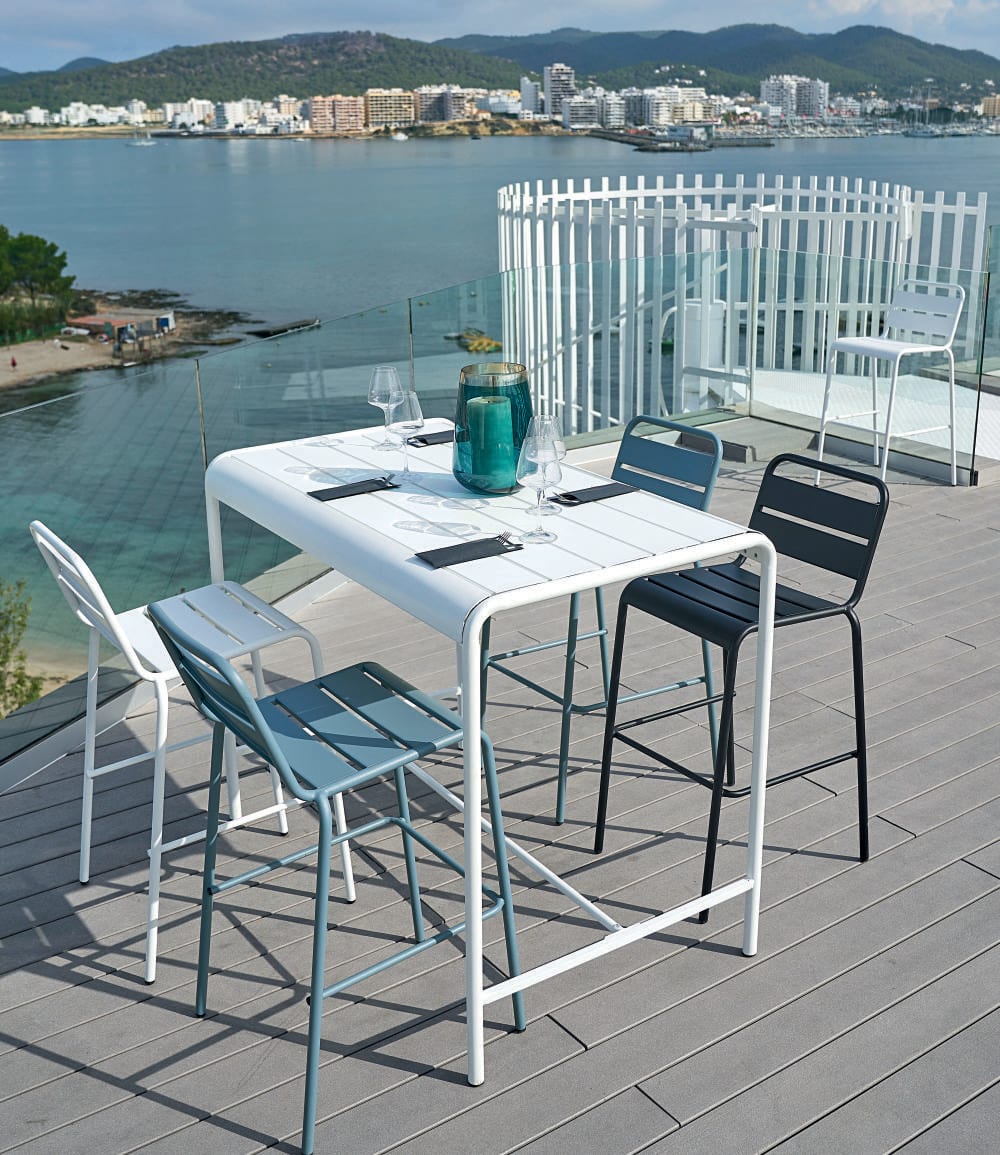 Table haute de jardin en métal blanc 4 personnes L130 Batignolles