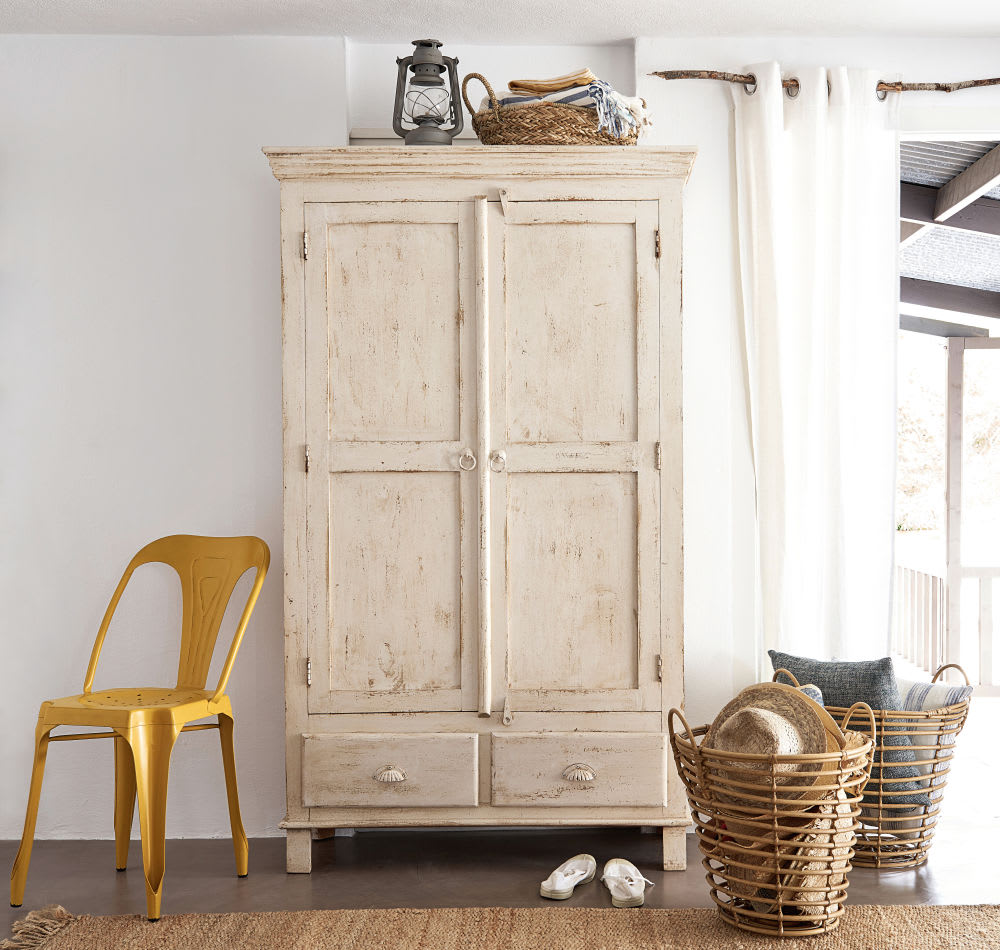 Armoire 2 Portes 2 Tiroirs En Manguier Blanc Patine Avignon Maisons Du Monde