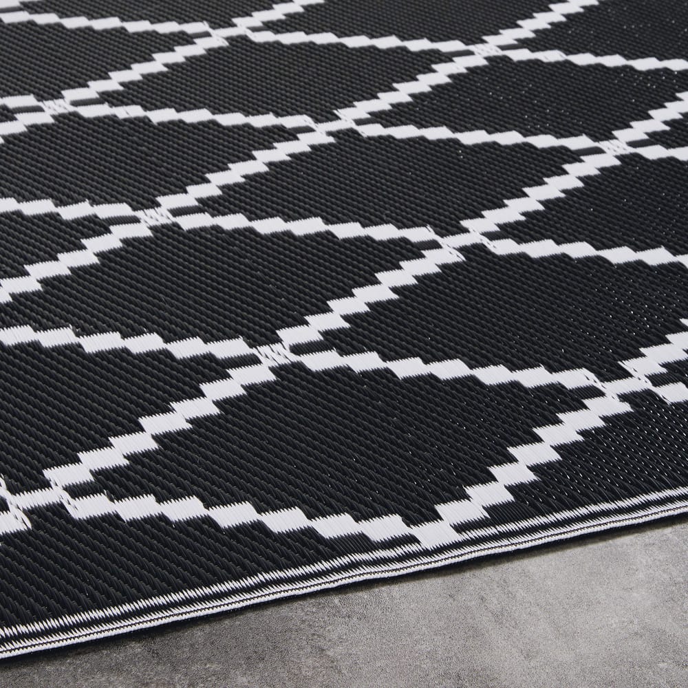 Black and White Geometric Motif Outdoor Rug 120x180 Losia | Maisons du ...