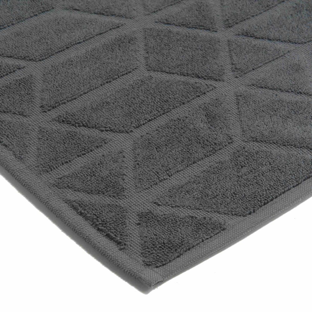 patterned anthracite cotton bath mat 50 x 80 cm Op Art Maisons du Monde