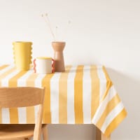 DAPHNEE - Beschichtete Tischdecke aus Baumwolle mit gelben und weißen Streifen, 150x250cm