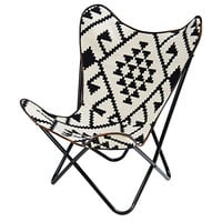 Fauteuil en kilim motifs noirs et blancs Fauteuil en kilim motifs noirs et blancs