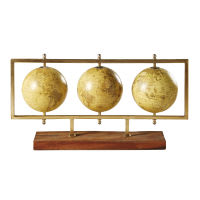 Figura de 3 globos terrestres de metal dorado L.49 Figura de 3 globos terrestres de metal dorado L.49