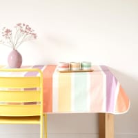 LINCOLN - Gecoat tafellaken met ecru, gele, blauwe en roze print 150 x 150 cm