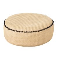 Geflochtener Puff mit schwarzen Pompons Geflochtener Puff mit schwarzen Pompons