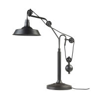 Lampe im Industriestil aus schwarzem Metall Lampe im Industriestil aus schwarzem Metall