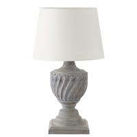 Lampe mit Gestell aus grau getöntem, geschnitztem Mangoholz und ecrufarbenem Lampenschirm Lampe mit Gestell aus grau getöntem, geschnitztem Mangoholz und ecrufarbenem Lampenschirm
