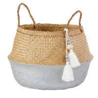 Panier thaïlandais en fibre végétale bicolore à pompons Panier thaïlandais en fibre végétale bicolore à pompons