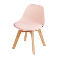 Scandinavische kinderstoel van roze eik Scandinavische kinderstoel van roze eik