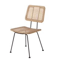 Stuhl aus schwarzem Metall und Harz mit Rattan-Effekt Stuhl aus schwarzem Metall und Harz mit Rattan-Effekt