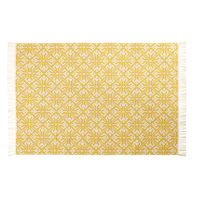 Tappeto in cotone intessuto jacquard motivi grafici gialli e écru, 140x200 cm Tappeto in cotone intessuto jacquard motivi grafici gialli e écru, 140x200 cm