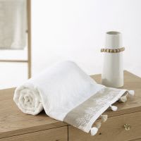 Telo da bagno in cotone spugna écru e beige con pompon, 70x140 cm Telo da bagno in cotone spugna écru e beige con pompon, 70x140 cm