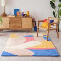 Teppich Tarana Maisons du Monde X Sakina M’Sa aus Wolle mit Grafikmuster in Blau, Gelb, Rot, Orange und Rosa, 160x230cm