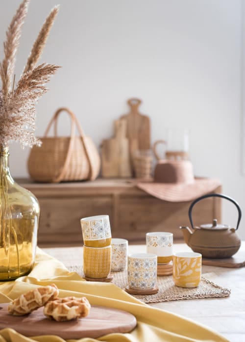 Boxed Set of 6 White, Yellow and Grey Patterned Earthenware Cups and