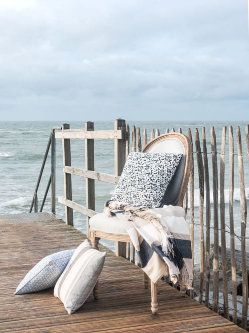 Chaise Medaillon En Lin Lave Gris Clair Louis Maisons Du Monde