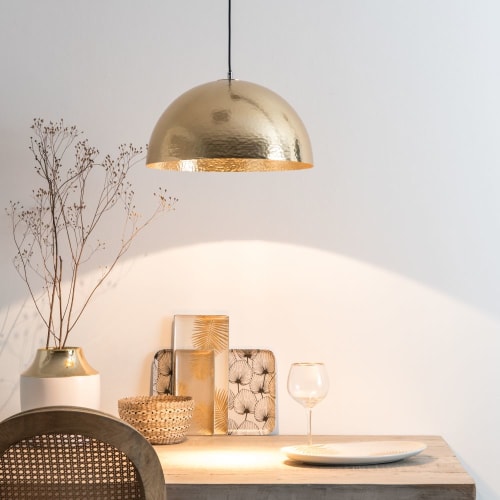 Hängelampe aus gehämmertem Metall, goldfarben | Maisons du Monde Hängelampe aus gehämmertem Metall, goldfarben | Maisons du Monde
