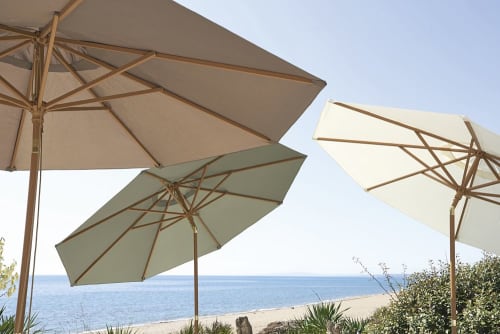 Kantelbare parasol van en taupe stof m Palma Maisons du Monde