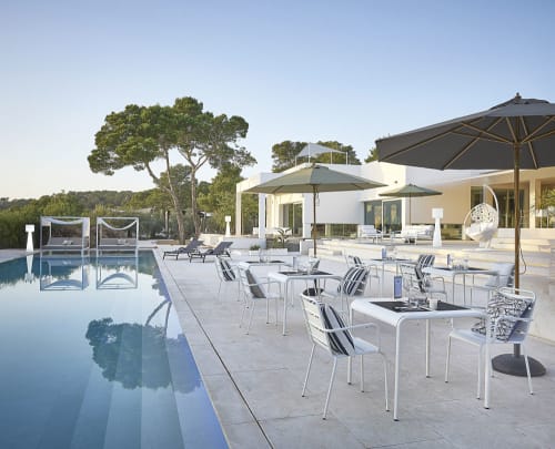 Kippbarer Sonnenschirm aus Aluminium mit anthrazitfarbenem Stoff 3 x 3