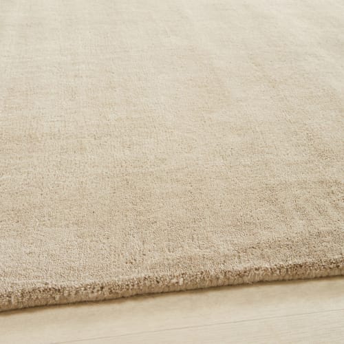 Laagpolig beige tapijt 350 cm Soft | Maisons du Monde
