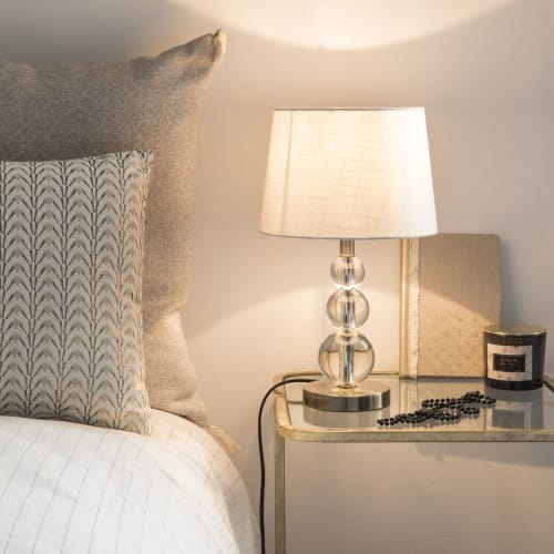 Lampada in metallo e vetro con paralume bianco | Maisons du Monde Lampada in metallo e vetro con paralume bianco | Maisons du Monde