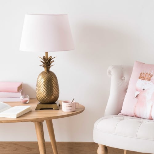 Lampe ananas en métal doré et coton rose Lampe ananas en métal doré et coton rose