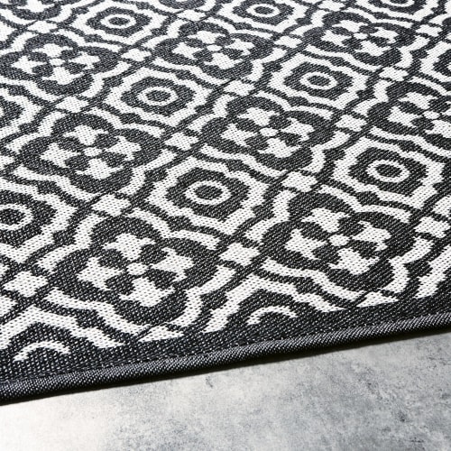 Outdoor Rug with Black and White Graphic Print 160x230 Corolia