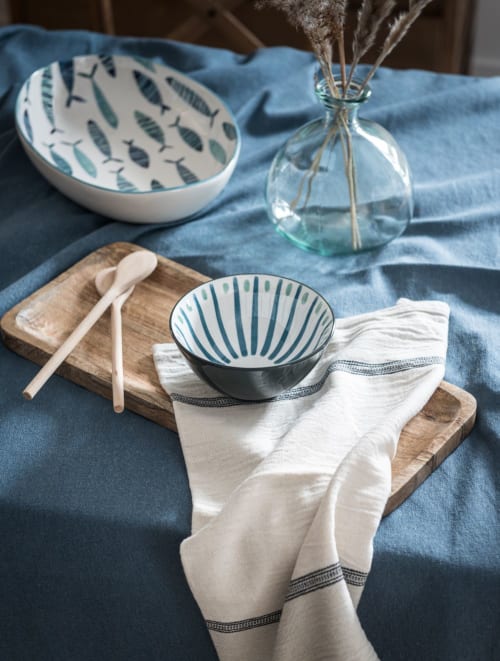Tischkultur Etagere und Obstschale | Ovale Fayence-Platte, weiß mit aufgedruckten blauen Fischen - GX82917