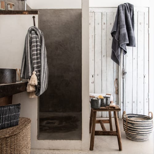 Plaid en coton gris à pompons 160x210 GUISONI | Maisons du ...
